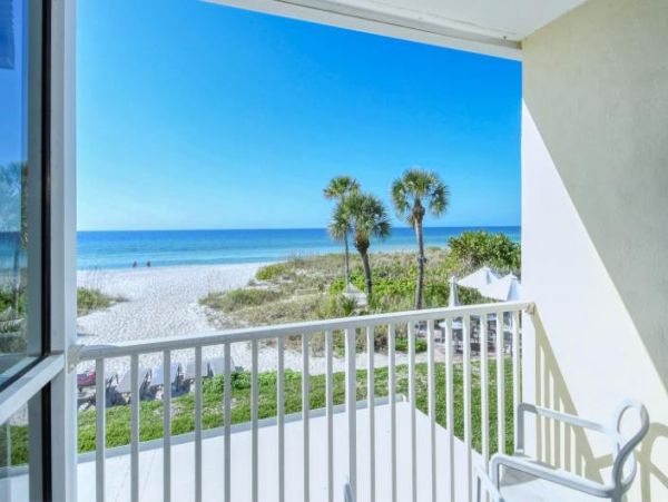 Longboat Key Townhouse with Two Bedrooms Sleeps 4