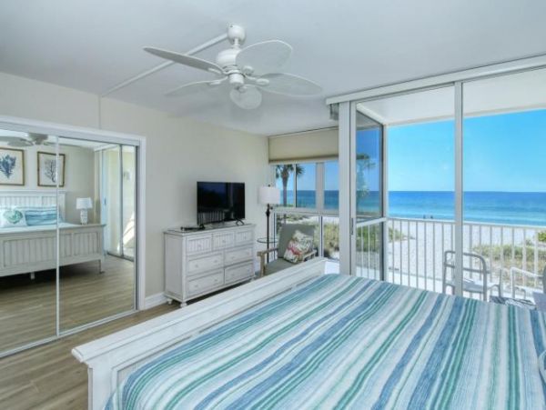 Longboat Key Townhouse with Two Bedrooms Sleeps 4