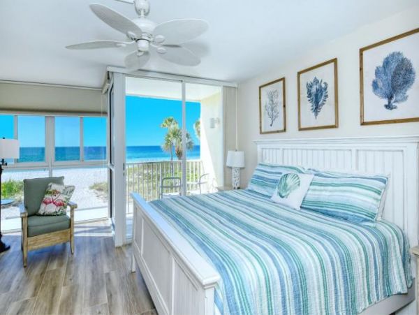 Longboat Key Townhouse with Two Bedrooms Sleeps 4