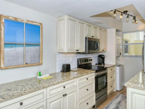 Longboat Key Townhouse with Two Bedrooms Sleeps 4