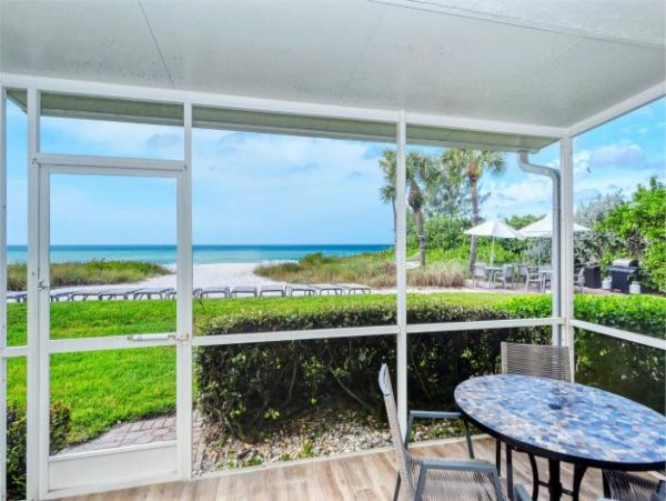 Longboat Key Townhouse with Two Bedrooms Sleeps 4