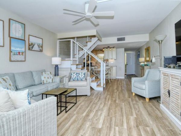 Longboat Key Townhouse with Two Bedrooms Sleeps 4