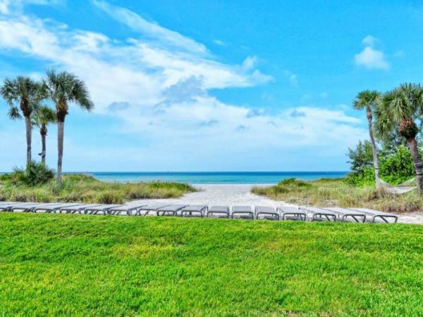 Longboat Key Townhouse with Two Bedrooms Sleeps 4
