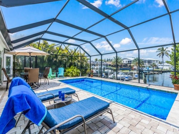 Three Bedroom Vacation Rental Large Screened Pool