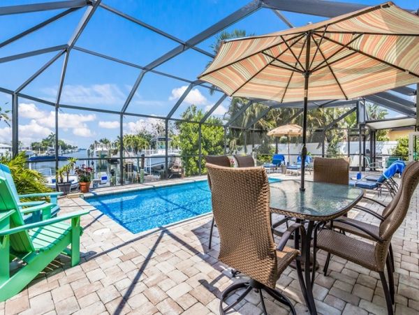 Three Bedroom Vacation Rental Large Screened Pool