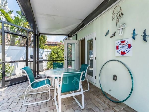 Three Bedroom Vacation Rental Large Screened Pool