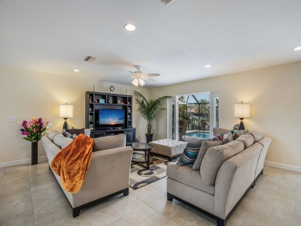 Three Bedroom Vacation Rental Large Screened Pool