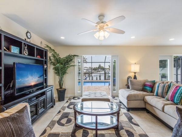 Three Bedroom Vacation Rental Large Screened Pool