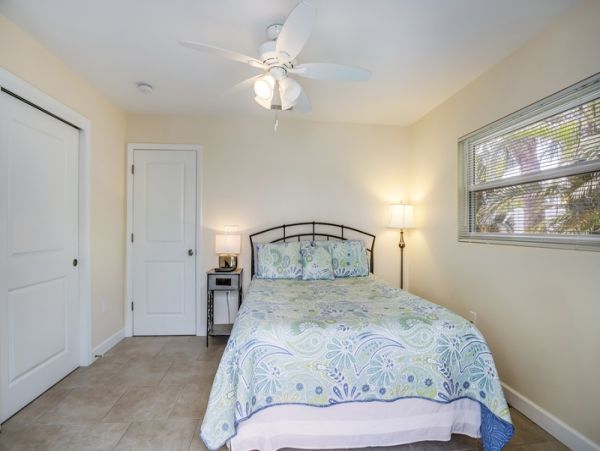 Three Bedroom Vacation Rental Large Screened Pool