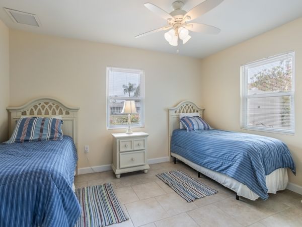 Three Bedroom Vacation Rental Large Screened Pool