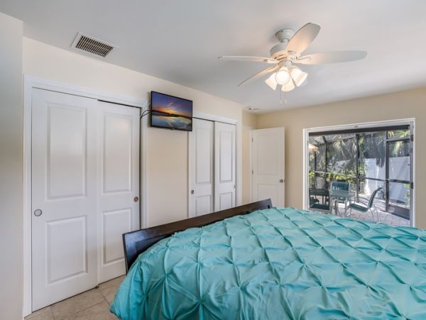 Three Bedroom Vacation Rental Large Screened Pool