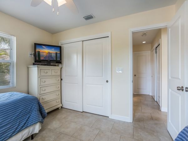 Three Bedroom Vacation Rental Large Screened Pool