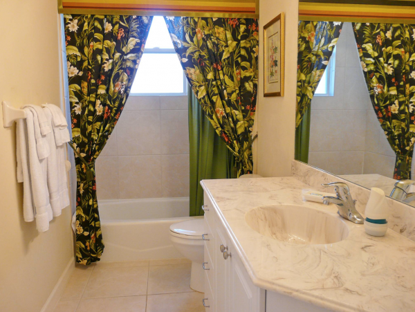 Four Bedroom Pool Home Close to Beach in Marco Island