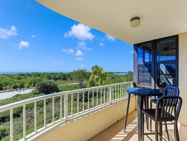 Marco Island Condo with Pool Tennis Court 4 Guests