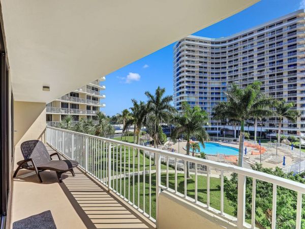 Marco Island Condo with Pool Tennis Court 4 Guests