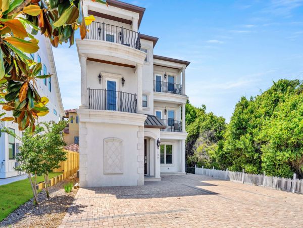Miramar Beach Vacation Rentals - Emerald Coast Luxury Homes with Pool & Theater