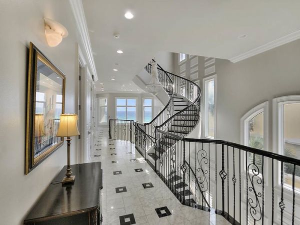 Luxury Beach House with Seven Bedrooms & Full Ocean Views