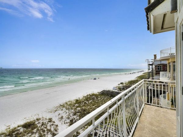 Luxury Beach House with Seven Bedrooms & Full Ocean Views