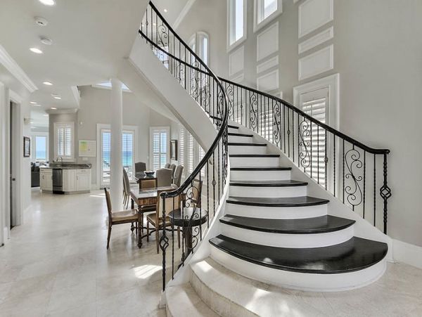 Luxury Beach House with Seven Bedrooms & Full Ocean Views