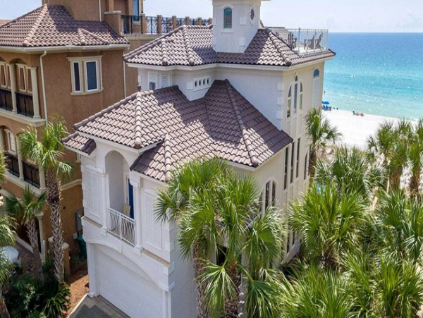 Luxury Beach House with Seven Bedrooms & Full Ocean Views