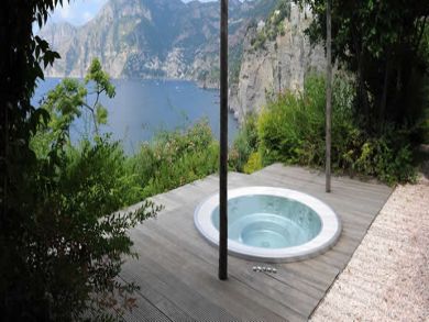 Hot tub with sea view