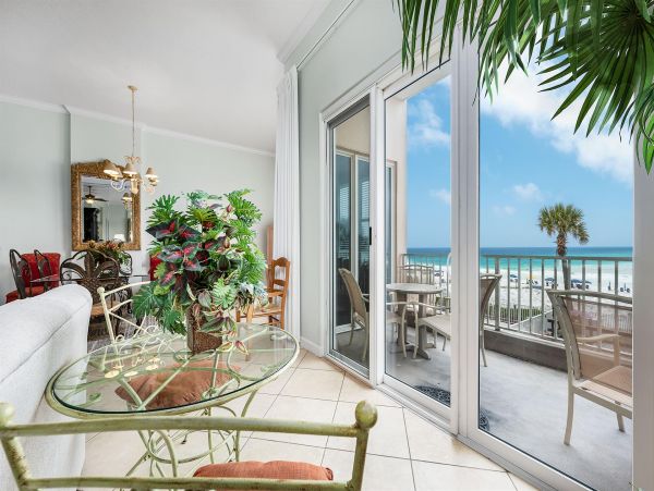 Sleep up to 18 guests at this Amazing Destin Rental Property