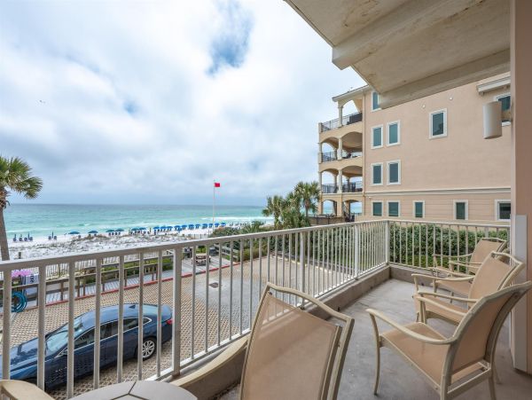 Sleep up to 18 guests at this Amazing Destin Rental Property