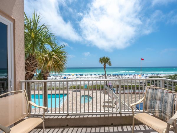 Sleep up to 18 guests at this Amazing Destin Rental Property