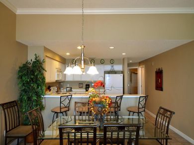 Kitchen & dining area