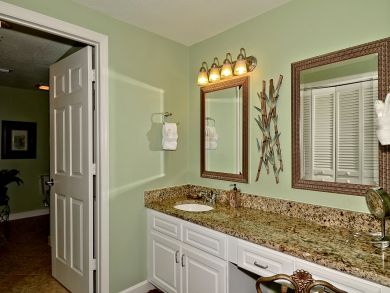 Bathroom with grantie counters