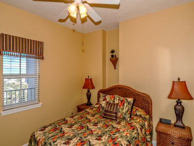 Bedroom 3 with queen bed