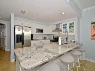 Kitchen with breakfast bar, Unit B