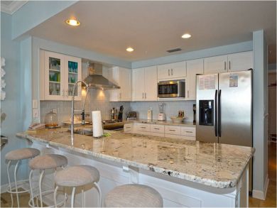 Kitchen with breakfast bar, Unit A