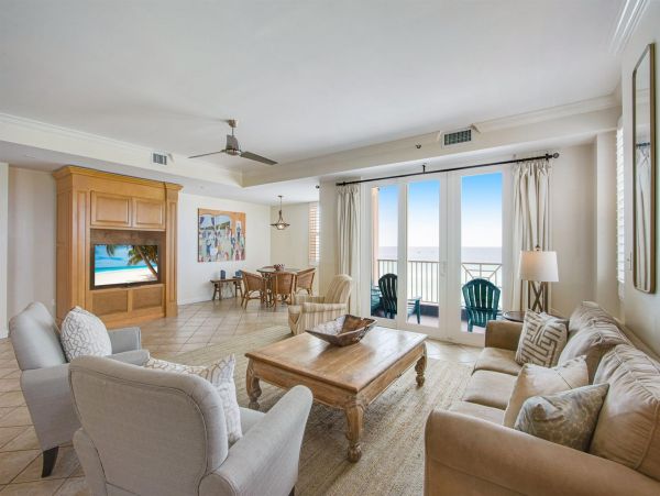 Four Bedroom Vacation Rental Sleeps 11 Guests in Destin