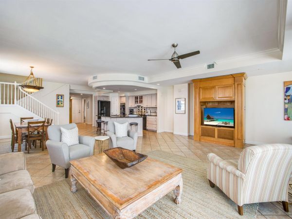 Four Bedroom Vacation Rental Sleeps 11 Guests in Destin