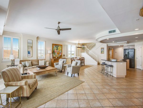 Four Bedroom Vacation Rental Sleeps 11 Guests in Destin