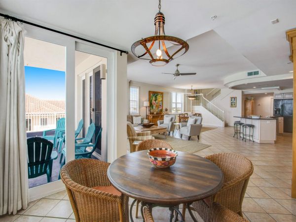 Four Bedroom Vacation Rental Sleeps 11 Guests in Destin