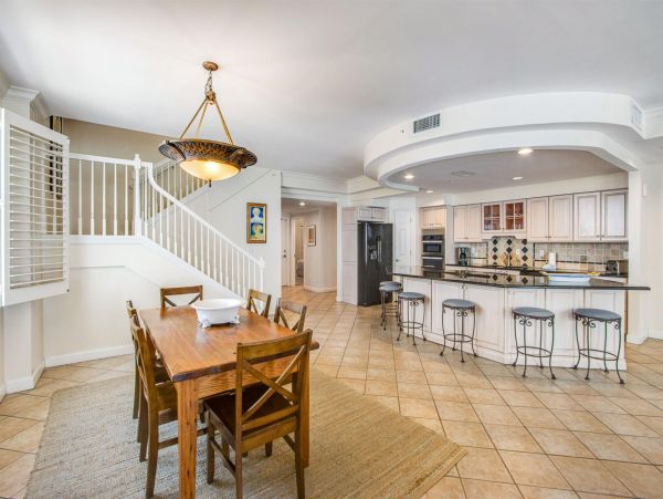 Four Bedroom Vacation Rental Sleeps 11 Guests in Destin