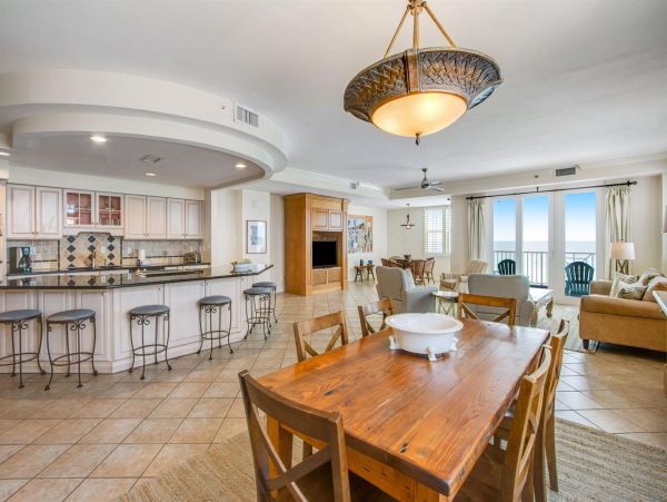 Four Bedroom Vacation Rental Sleeps 11 Guests in Destin