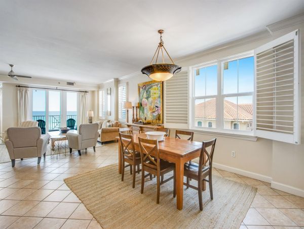 Four Bedroom Vacation Rental Sleeps 11 Guests in Destin