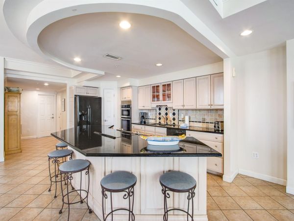 Four Bedroom Vacation Rental Sleeps 11 Guests in Destin