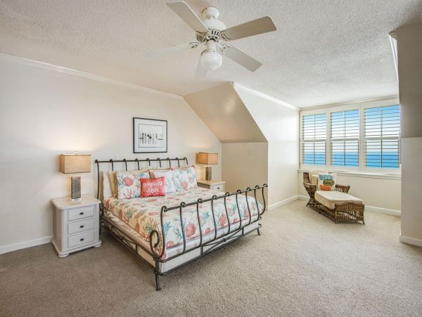 Four Bedroom Vacation Rental Sleeps 11 Guests in Destin