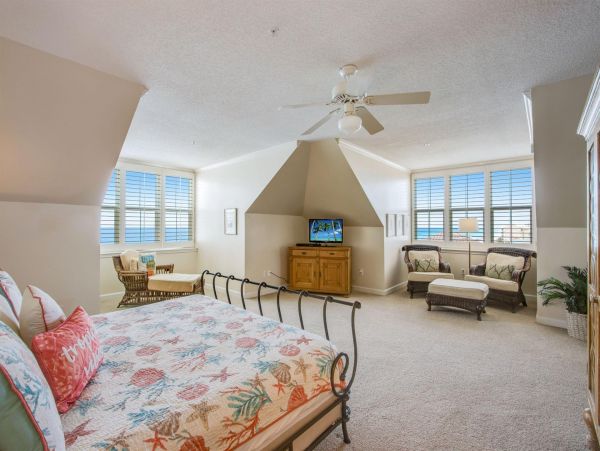 Four Bedroom Vacation Rental Sleeps 11 Guests in Destin