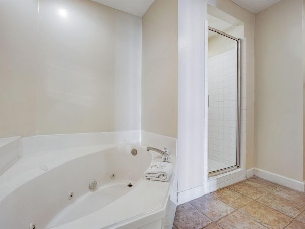Four Bedroom Vacation Rental Sleeps 11 Guests in Destin