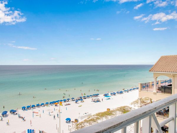 Four Bedroom Vacation Rental Sleeps 11 Guests in Destin