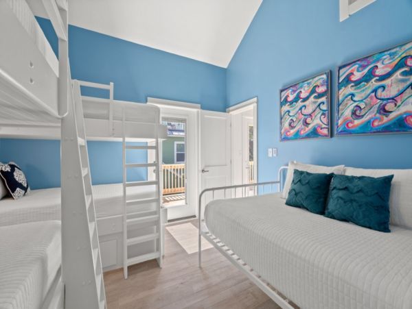 Five Bedrooms Destin Vacation Home Short Walk to Beaches