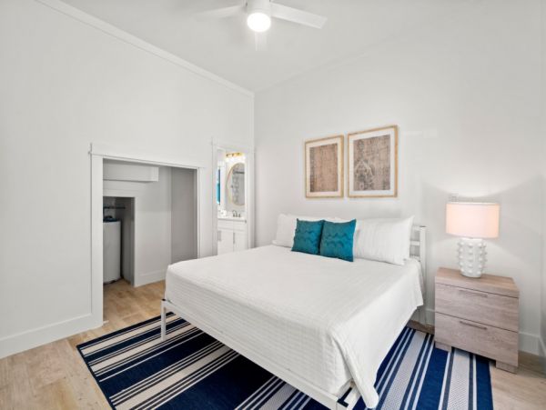 Five Bedrooms Destin Vacation Home Short Walk to Beaches