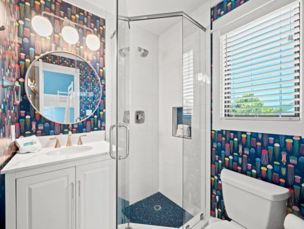 Five Bedrooms Destin Vacation Home Short Walk to Beaches