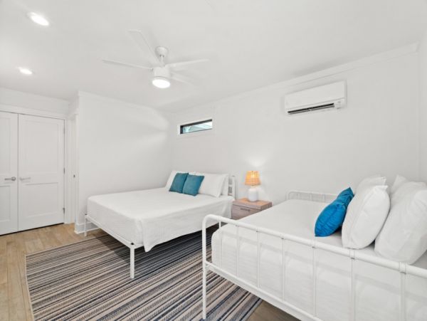 Five Bedrooms Destin Vacation Home Short Walk to Beaches