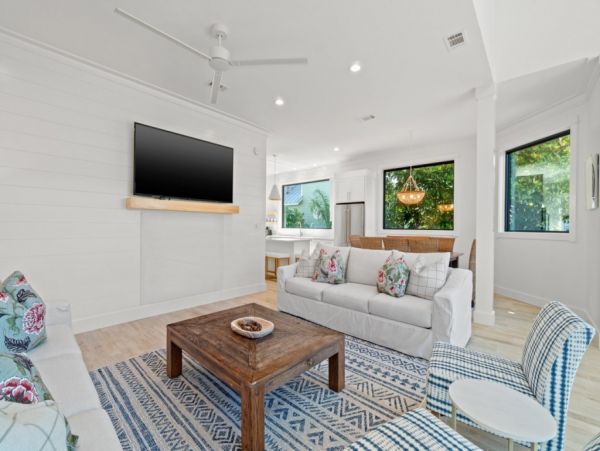 Five Bedrooms Destin Vacation Home Short Walk to Beaches